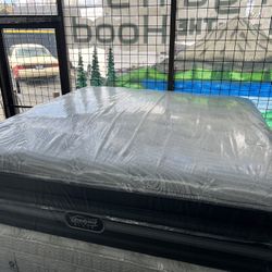 KING SIZE SIMMONS BEAUTYREST BLACK PILLOW TOP MATTRESS & BOX SPRINGS BED SET