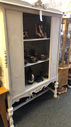 VINTAGE CHINA CABINET