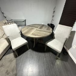 Tables/Chairs 