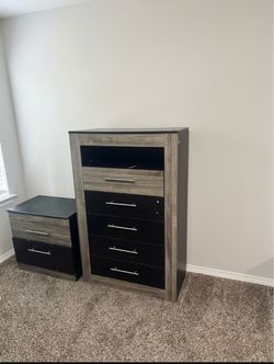 Bed King size ( no mattress)