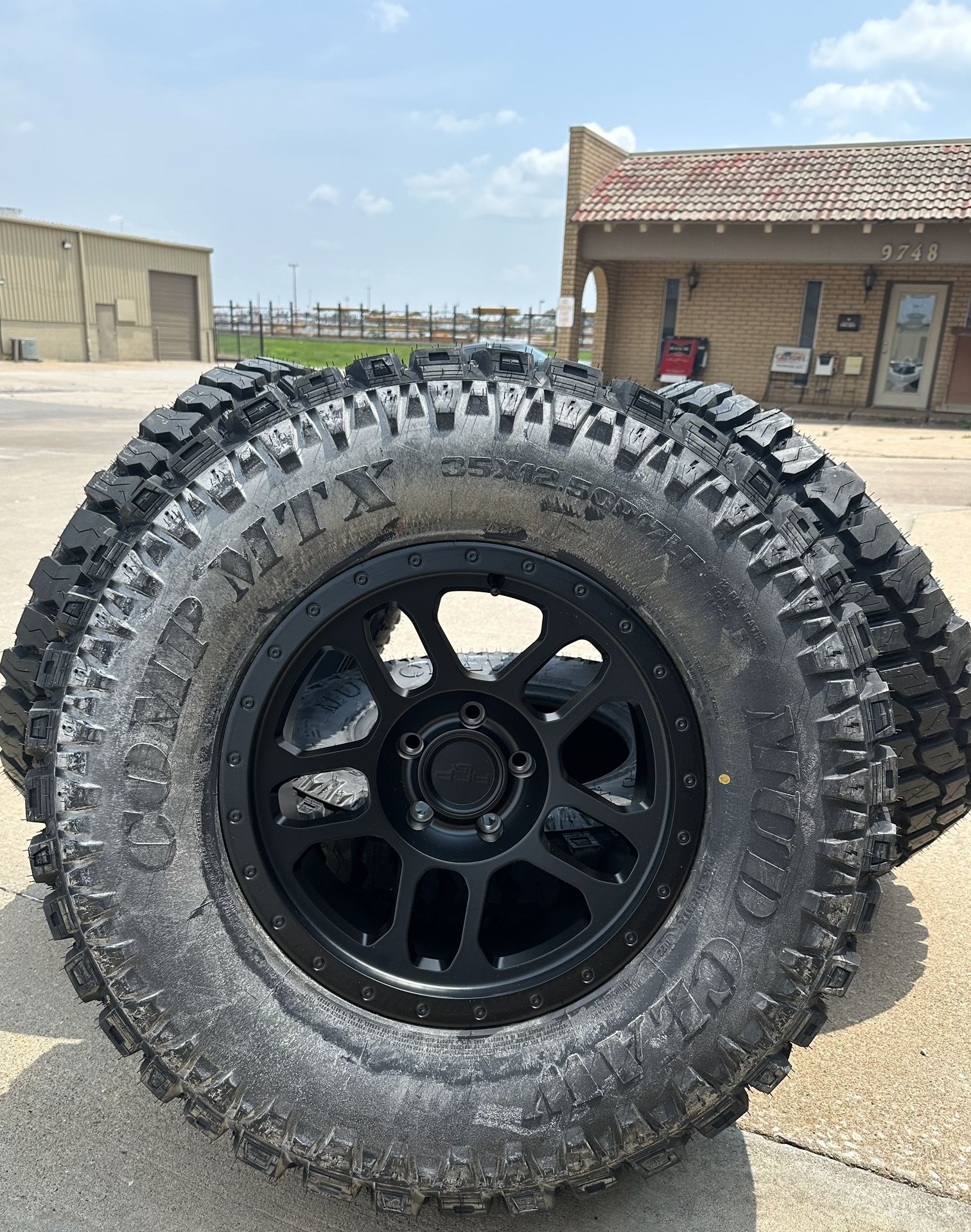 Jeep 17" Wrangler Rubicon JL JK Wheels Mud Claw Tires AGP rims