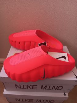 Nike Mind  Red