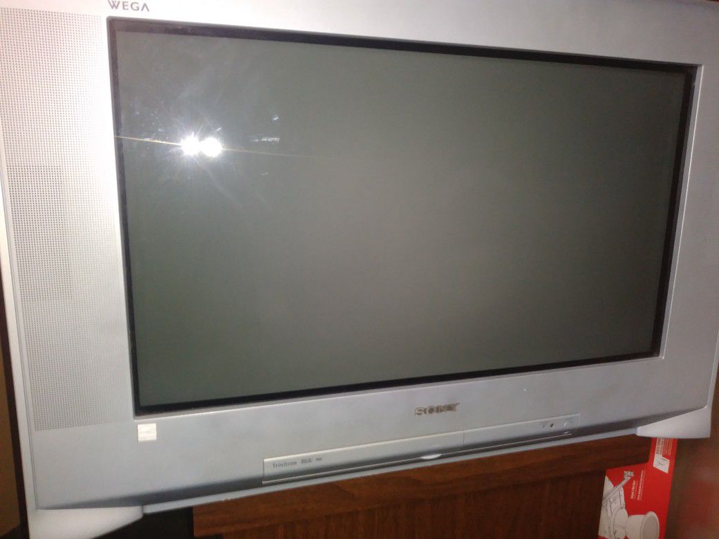 Sony Wega 32 inch TV flat screen