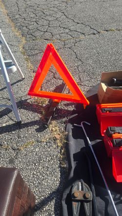TRUCK SAFETY SIGN COMES WITH 3 FOLDABLE SIGNS $25***