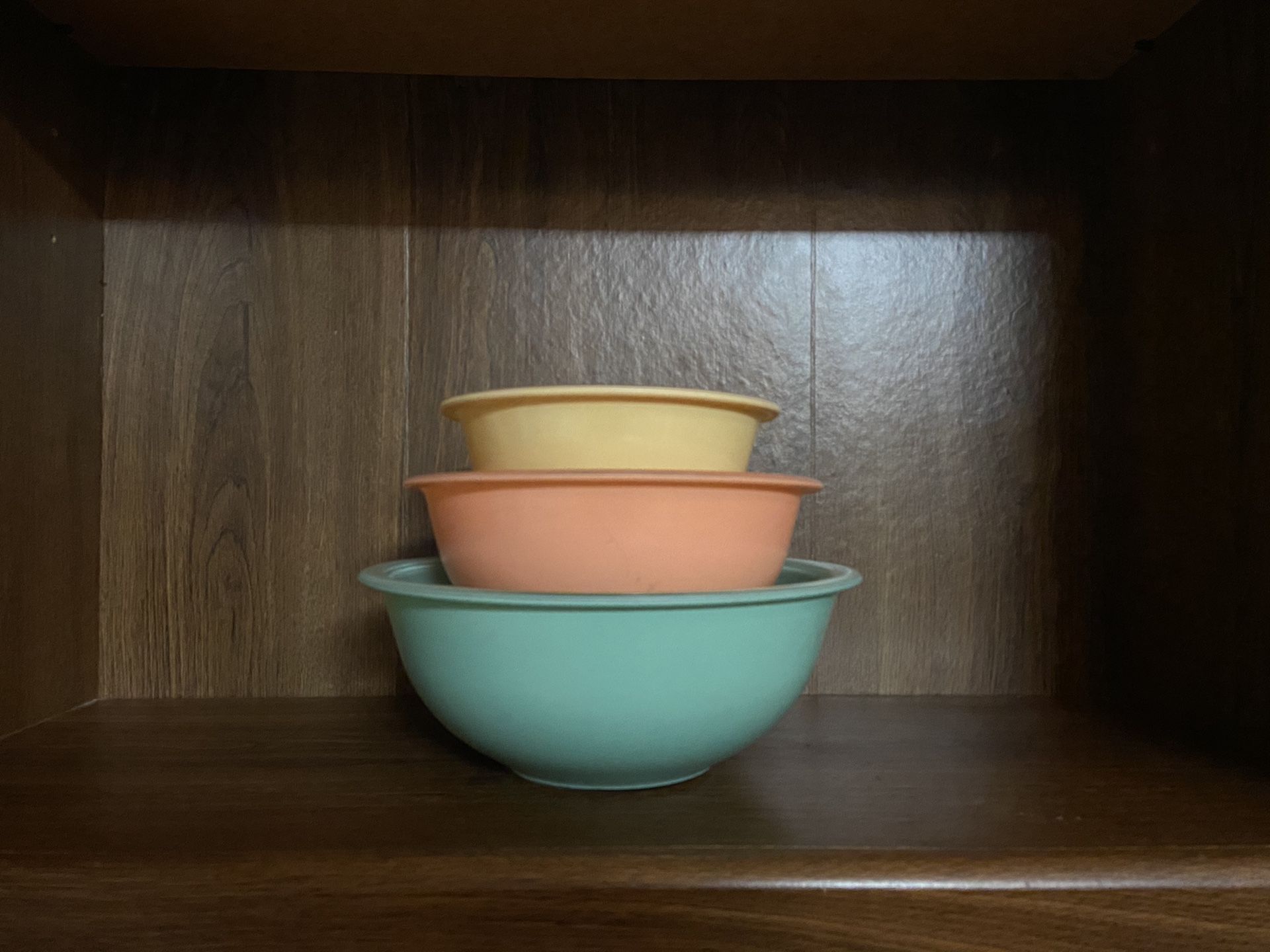 Vintage Pyrex mixing bowls