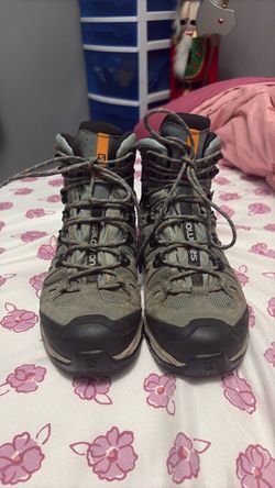 women’s Salomon Quest 4D GTX in size 7.5
