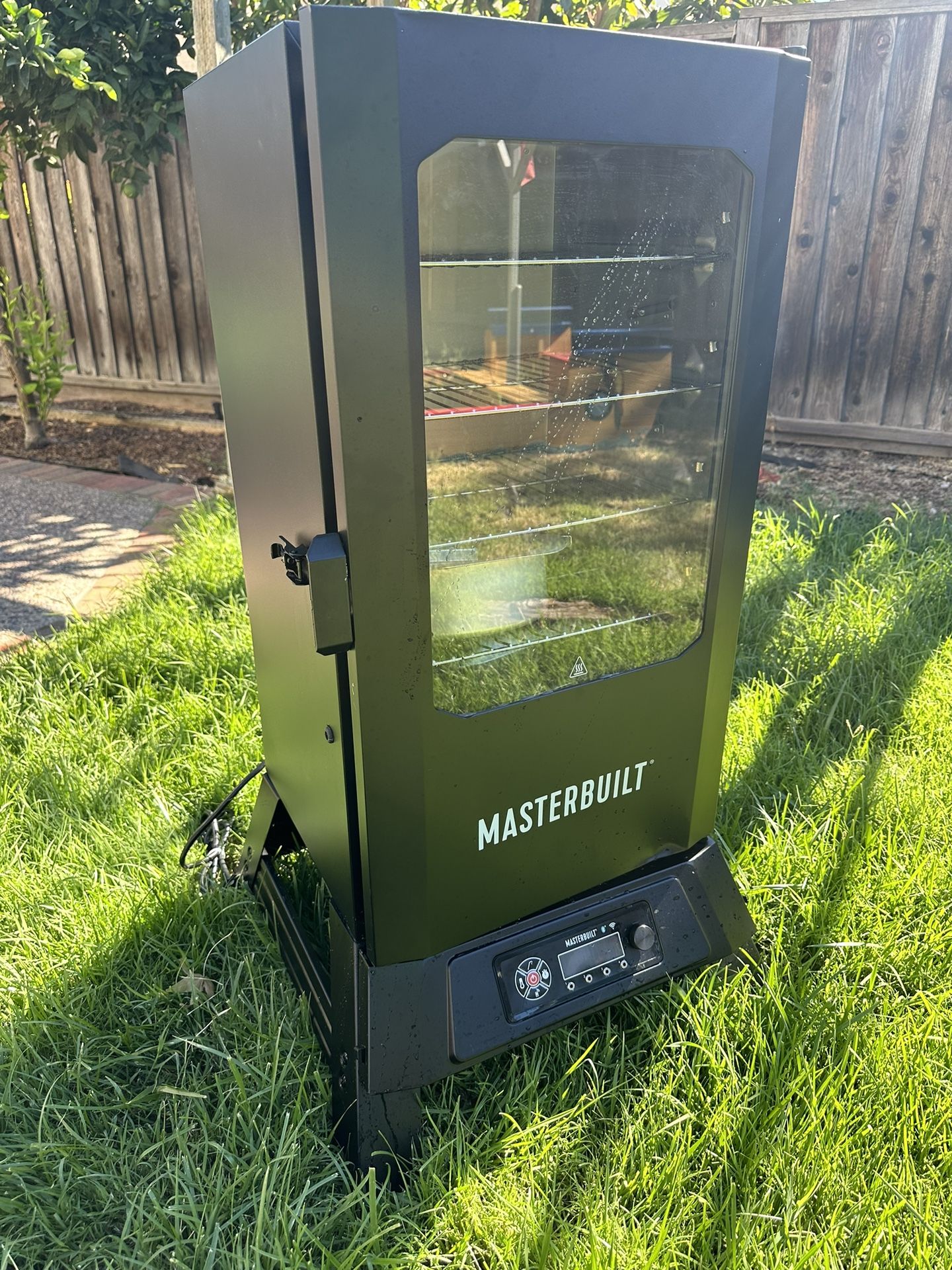 Masterbuilt Wifi 710-Sq in Black Smart Electric Smoker new in store $330