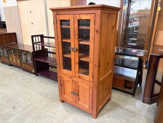 Warm Finished Knotty Pine Display Bookcase with Glass Door and Floral Pulls