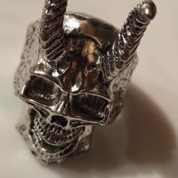 Goth skull ring size 9