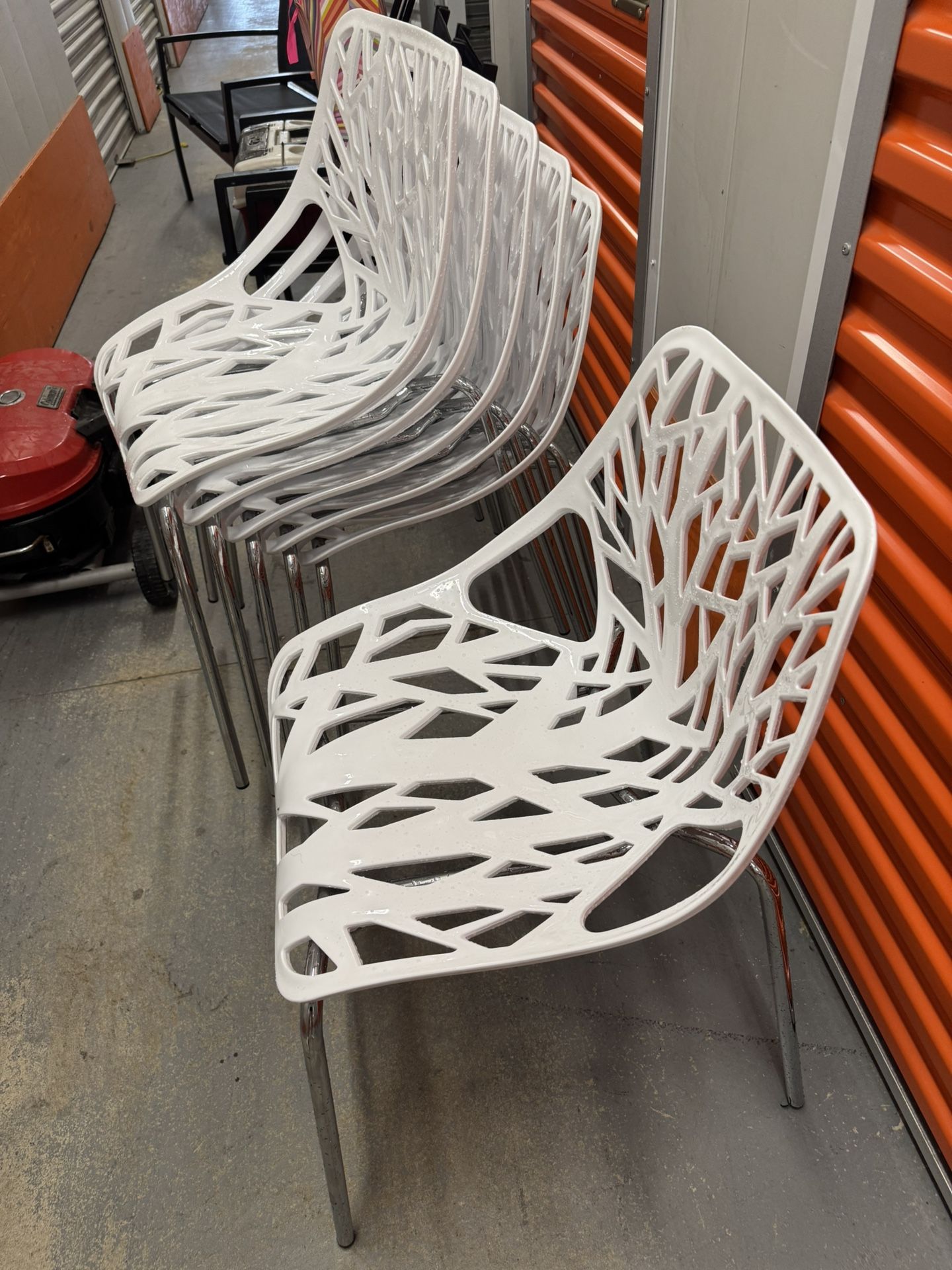 Set of 6 Modern White Plastic Chairs – Unique Tree Design