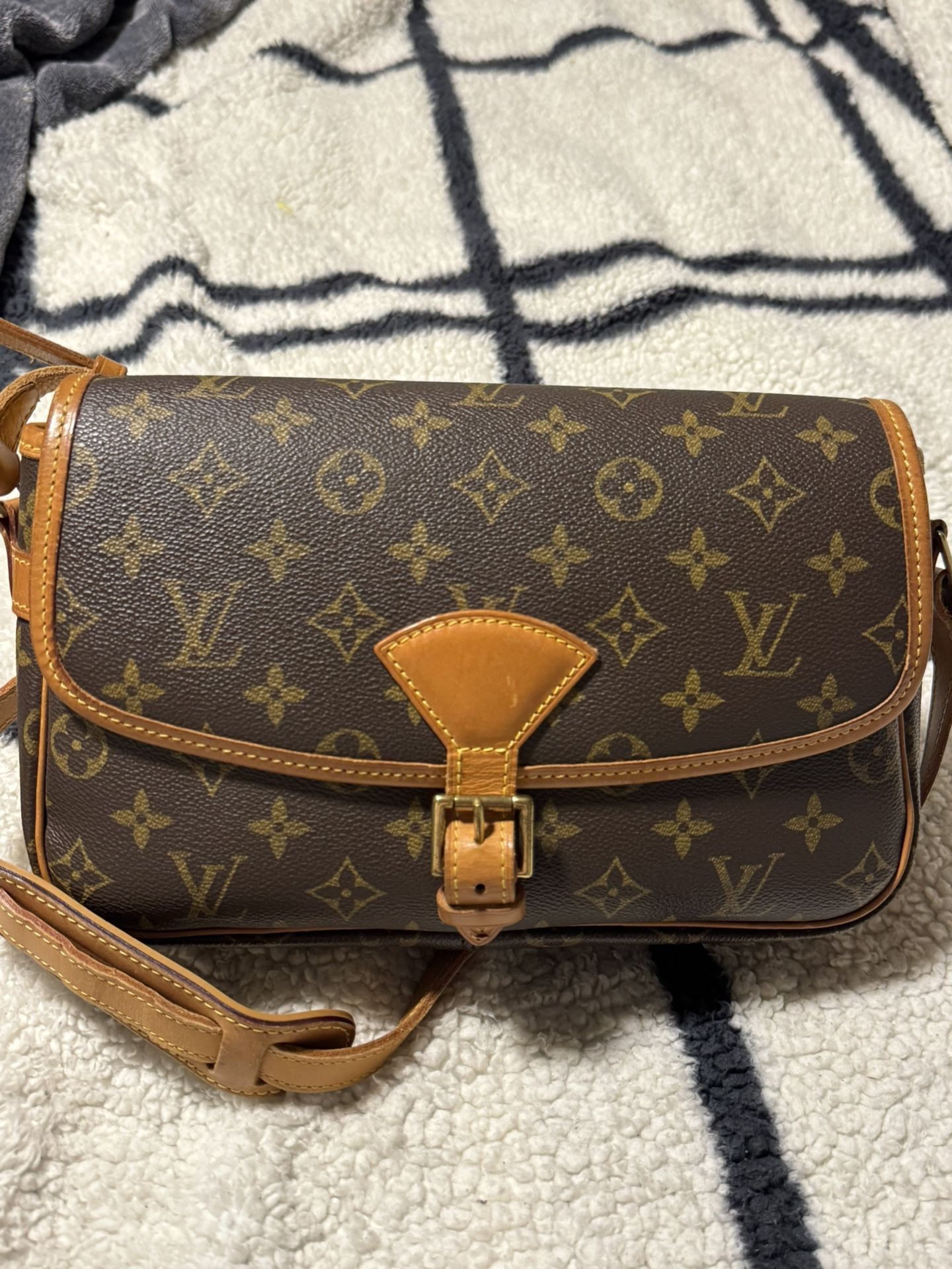 Authentic Louis Vuitton monogram sologne PRE-LOVE bag