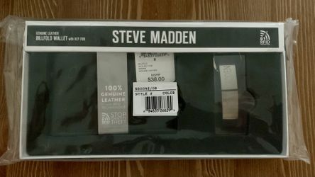 Steve Madden Genuine Leather Billfold Wallet with Key Fob