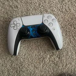 White Ps5 controller