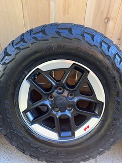 JEEP TIRES 285/70/17 5 Set
