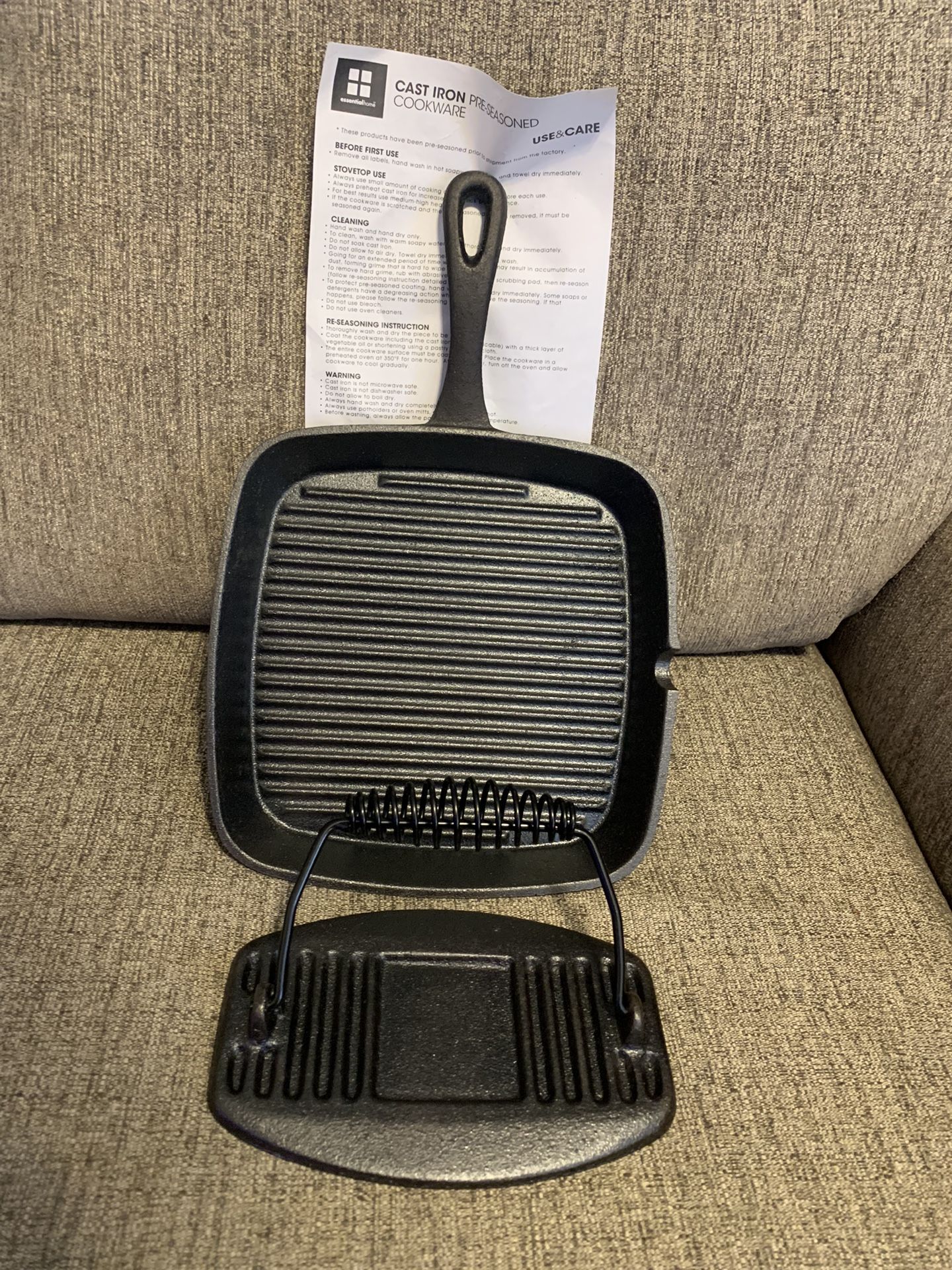 Cast Iron, Pre-seasoned, hand cast 9.25 inch grill pan with press.