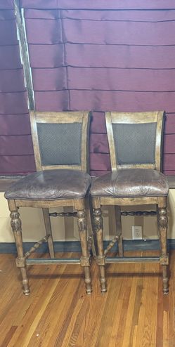 2 Bar Stools