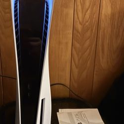 Ps5 2 Controllers and games shown