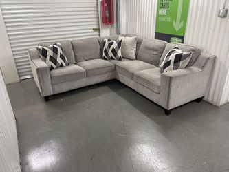 Free Delivery - Modern Light Grey Sectional Set