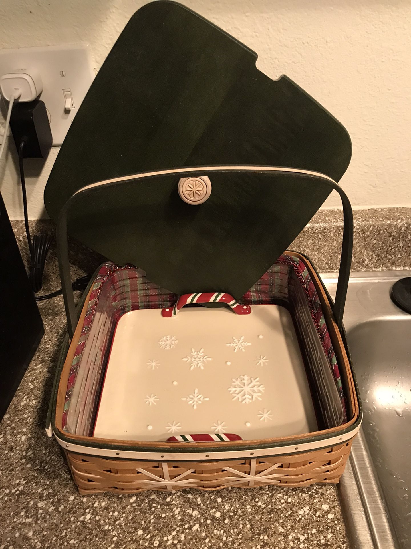 Limited Edition 2009 Christmas Collection Snowflake Cookie Basket 