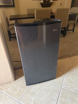 Midea Mini Fridge with Freezer