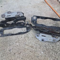 08-14 Mercedes-Benz C Class W204 Hood Hinges Black