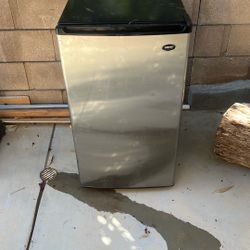 Mini Fridge 