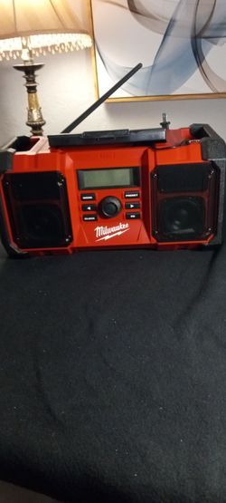 Milwaukee portable radio AC or Milwaukee battery