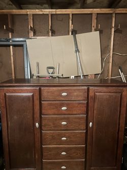 Dresser 10 Drawer / 2 Side Doors 