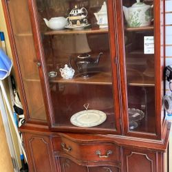 China Cabinet With 1 Drawer