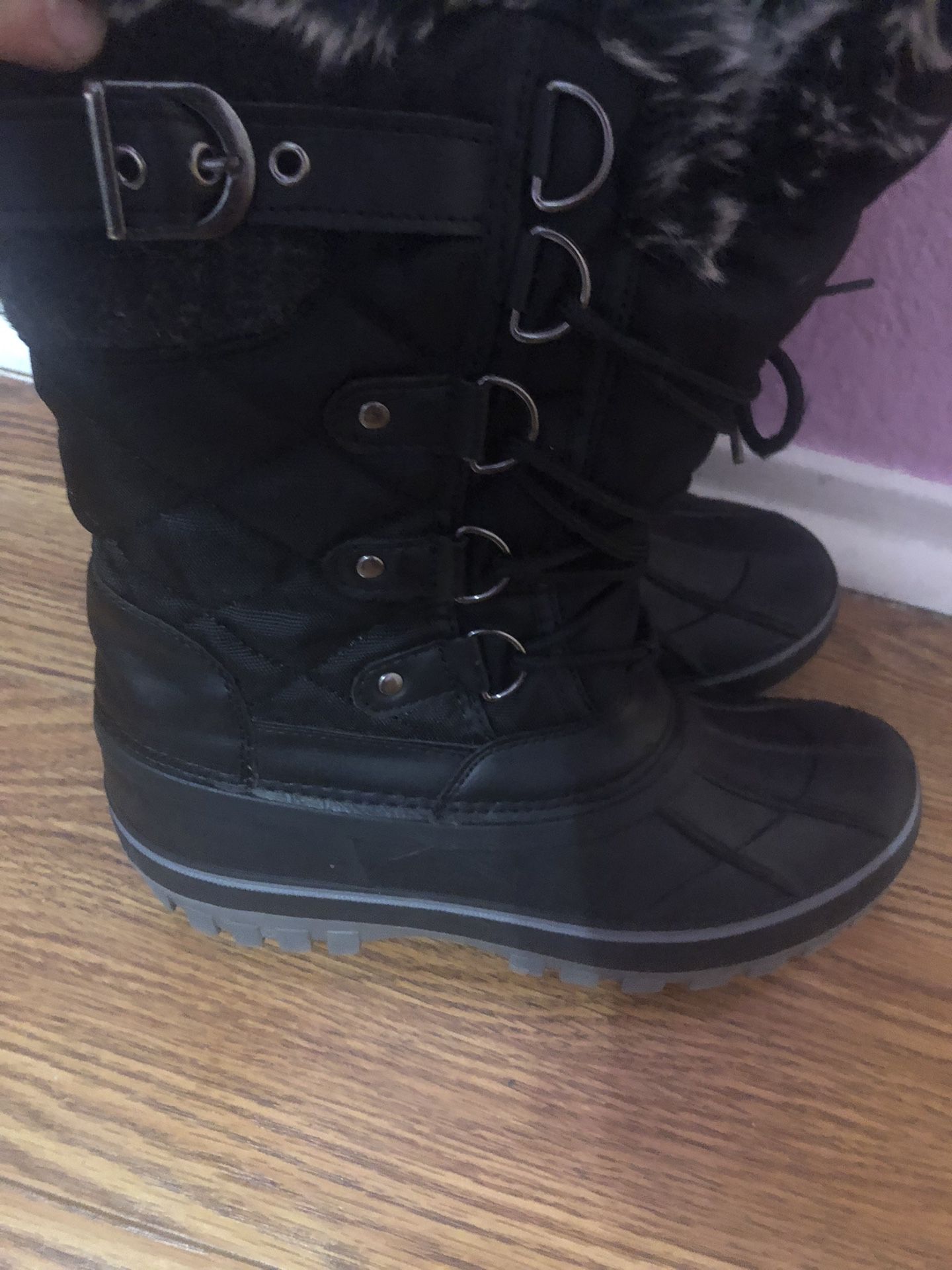 Snow Boots Size 4