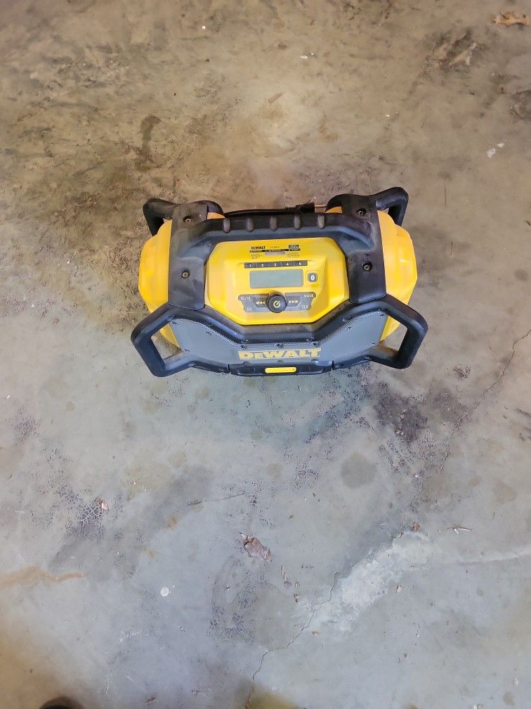 Dewalt DCR025 Jobsite Radio/Charger