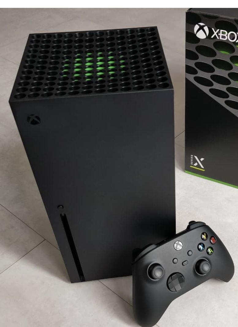 Xbox Series X With Gaming Monitor 