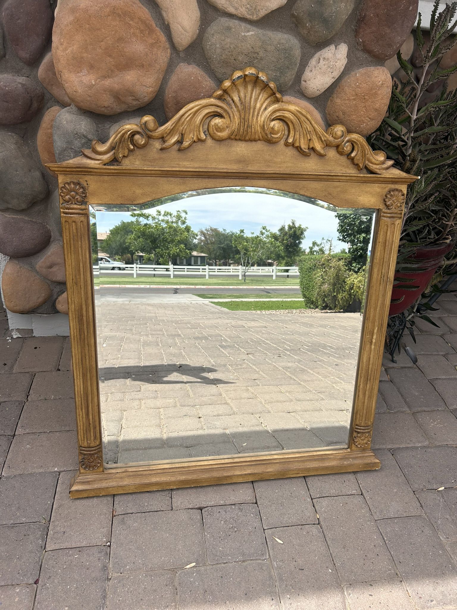 Medium Size Gold Frame - Can Deliver!