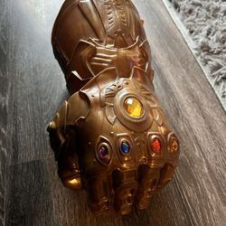 Disney Authentic THANOS GAUNTLET Sipper Cup
