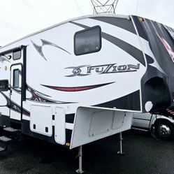 2012 Keystone Fuzion Z302 Toy Hauler
