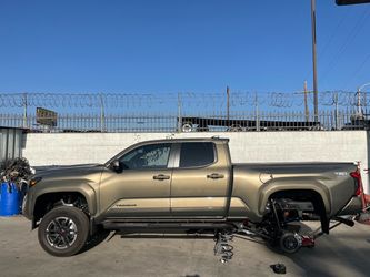 Toyota Tacoma lift kit suspension available leveling kit