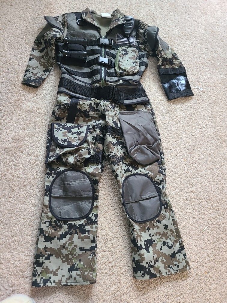 Boys army costume for 5-6 year Olds- small
