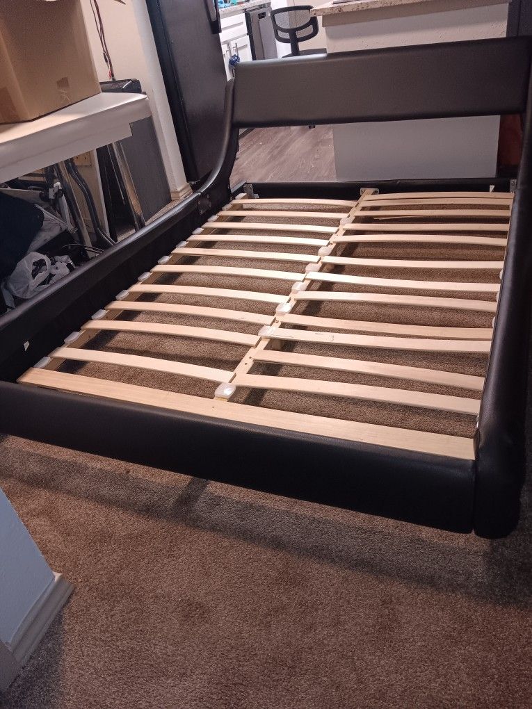 Bed frame full size
Low Bed Frame, Holdsworth Platform Bed