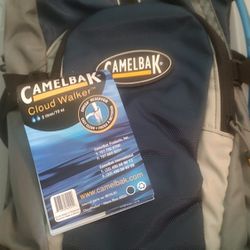 NWT Camelbak Cloud Walker 70oz Hydration Pack 