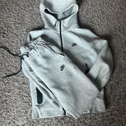 Gray Nike Tech Size S