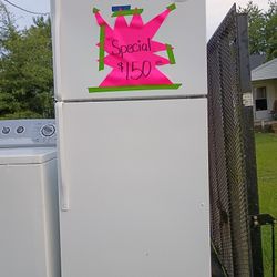 Whirlpool 15.7 Cubit ft Refrigerator W/Ice Maker $150