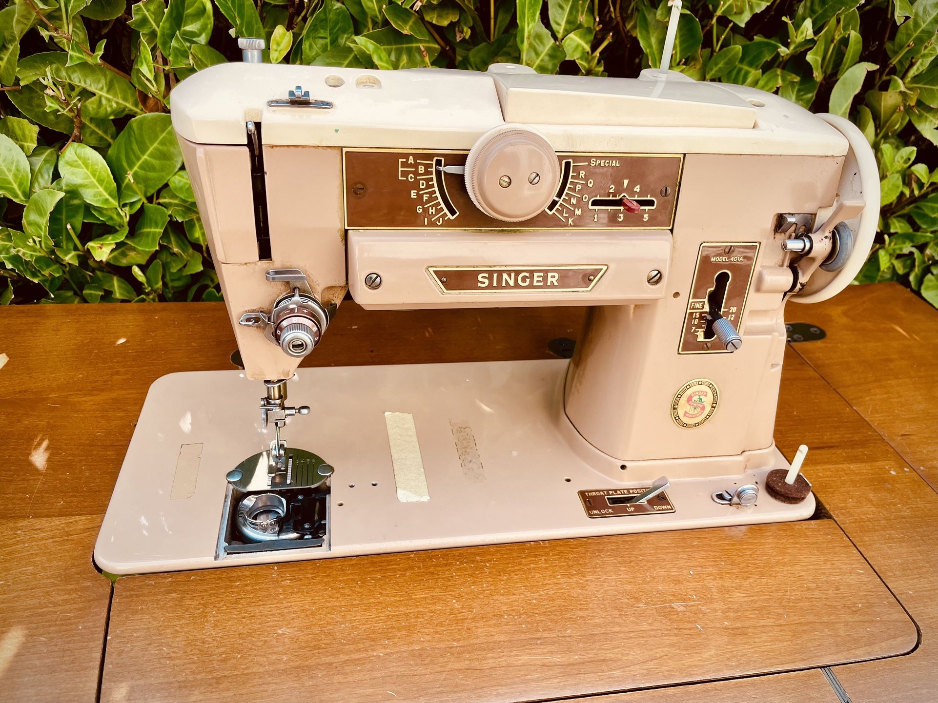 Vintage Singer Sewing Machine!!!