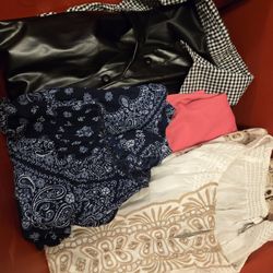 WOMENS CLOTHING SIZE 2X/3X LOTS OF NICE STUFF SOME WITH TAGS SELLING TOGETHER