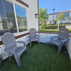 Set of 3 patio chairs