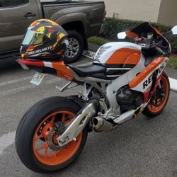 Honda 2011 CBR 1000 RR ( Fireblade ) 