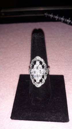 Beautiful White Sapphire Ladies ring