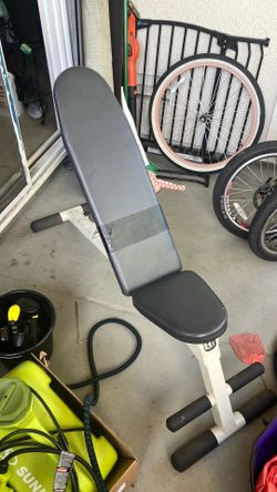 Adjustable weight bench
