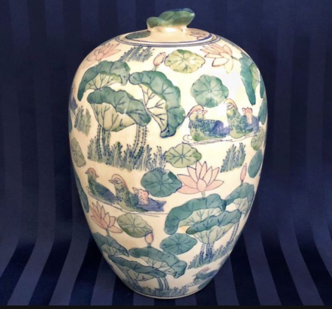 Glazed Ceramic Decorative Lidded Chinese Pot Container