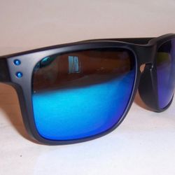 Oakley Holbrook Sunglasses New In Box