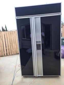 Sub zero refrigerator/freezer